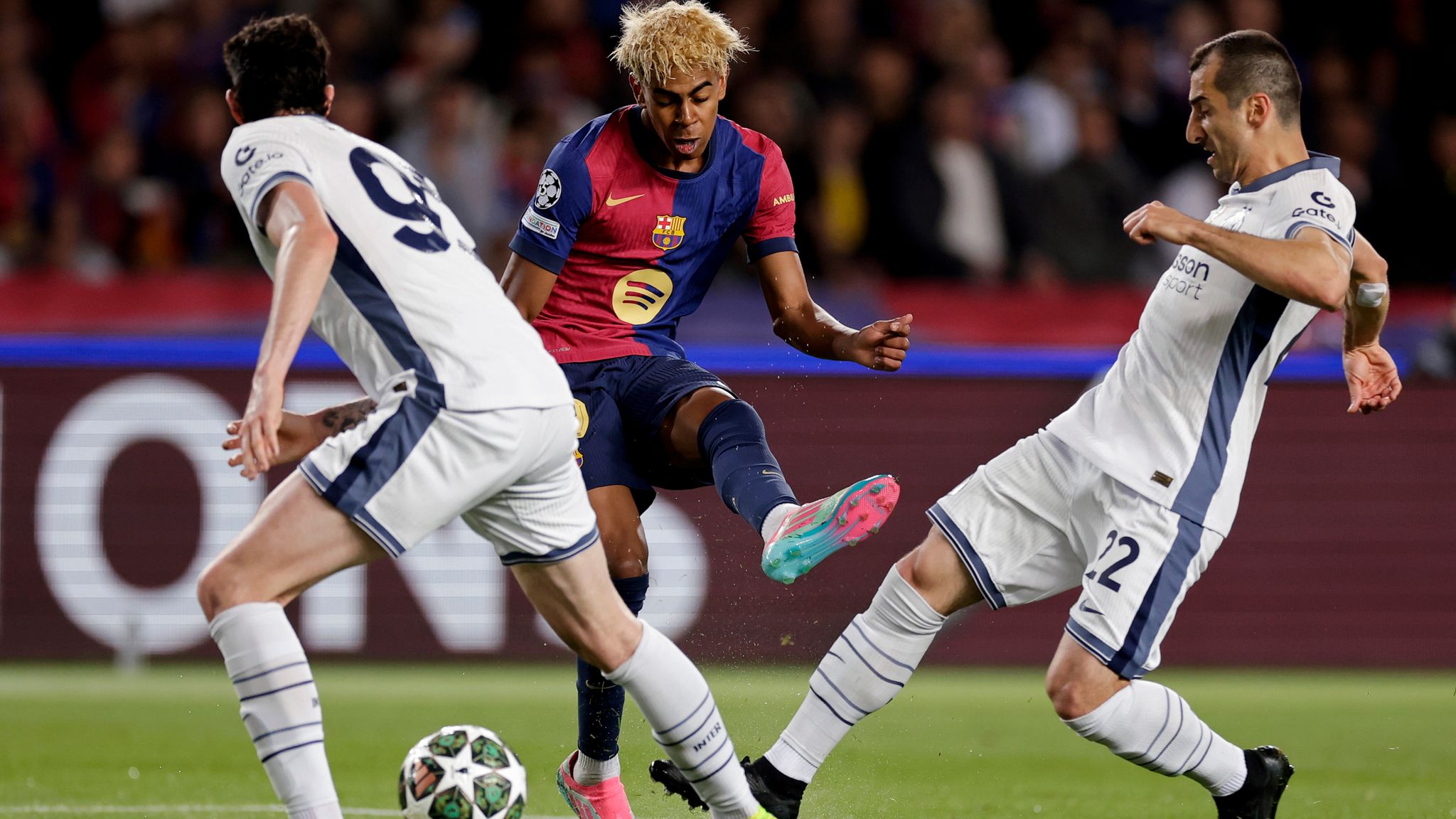 Kết quả bóng đá ngày 30/4 - Inter cầm hòa Barcelona kịch tính