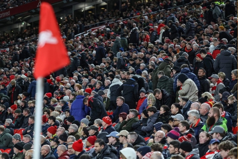 Liverpool thảm bại