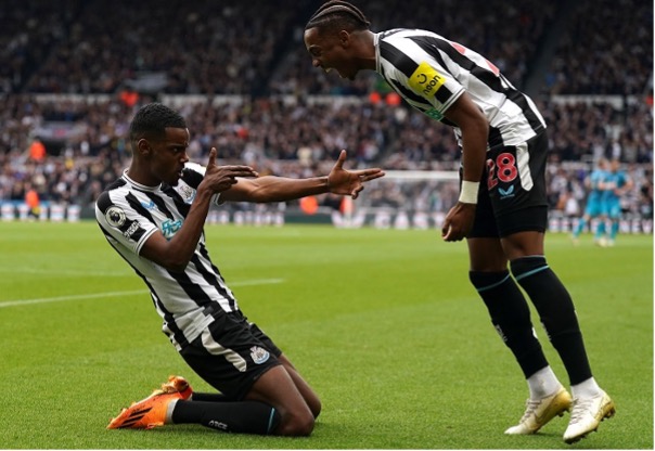 Newcastle và Tottenham