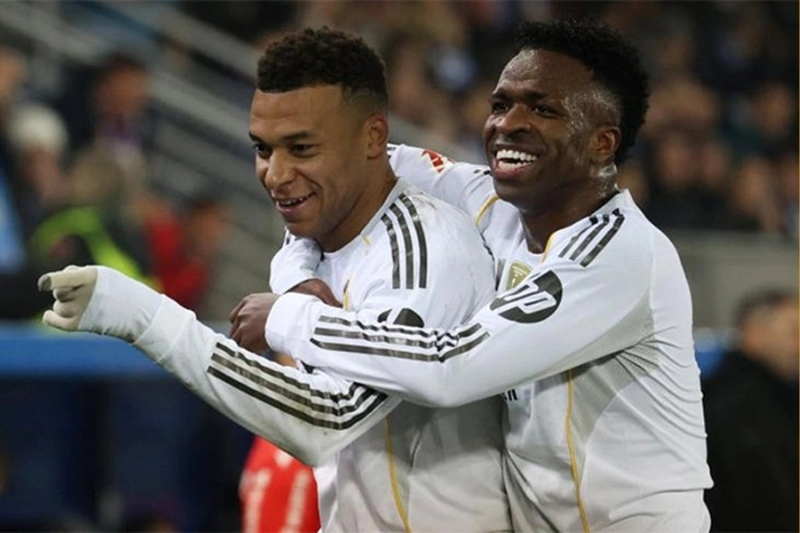 Xabi Alonso v&agrave; h&agrave;nh tr&igrave;nh t&aacute;i thiết Real Madrid