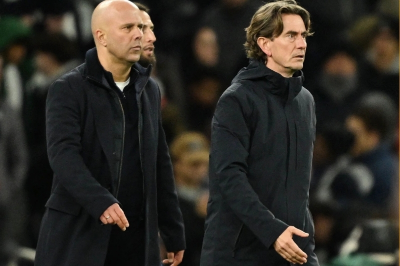 Slot phẫn nộ v&igrave; Isak bị triệt hạ