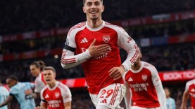 7 điểm nhấn vòng 37 Ngoại hạng Anh - Arsenal lên ngôi vương