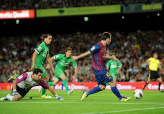 Lịch trực tiếp bóng đá ngày 15/1 - AC Milan, Barcelona