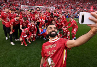 Liverpool vô địch Ngoại hạng Anh sớm 4 vòng: Vinh quang rực đỏ tại Anfield