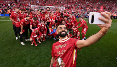 Liverpool vô địch Ngoại hạng Anh sớm 4 vòng: Vinh quang rực đỏ tại Anfield