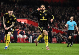 MU hạ Arsenal tại Emirates, vào Top 4 Ngoại hạng Anh 2025/26