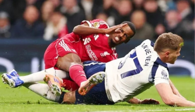 Slot phẫn nộ vì Isak bị triệt hạ: Cơn giận dữ làm nóng Ngoại hạng Anh