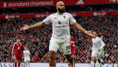 Vòng 8 Ngoại hạng Anh: MU phá dớp Anfield, Arsenal giữ đỉnh