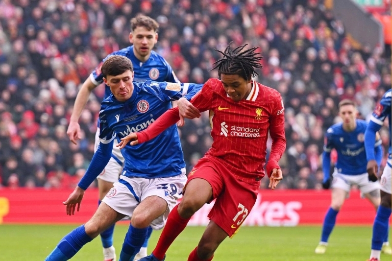 Ngumoha mang về chiến thắng 3-2 đầy kịch tính cho Liverpool (Nguồn: Sưu tầm)